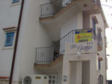 House is just 20m from the sea...