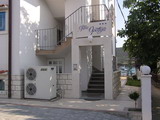 House is just 20m from the sea...