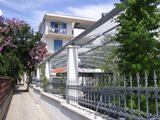 House is just 20m from the sea...